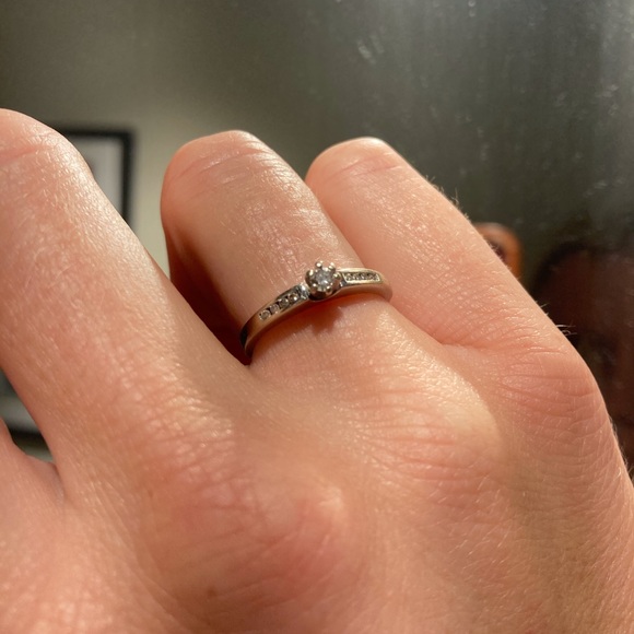 Diamond ring - Picture 3 of 5